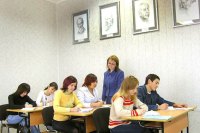 Пÿрö социал-педагогике академий тений марий йылмым тунемше-влак деч посна кодын. Фото: birsk.ru